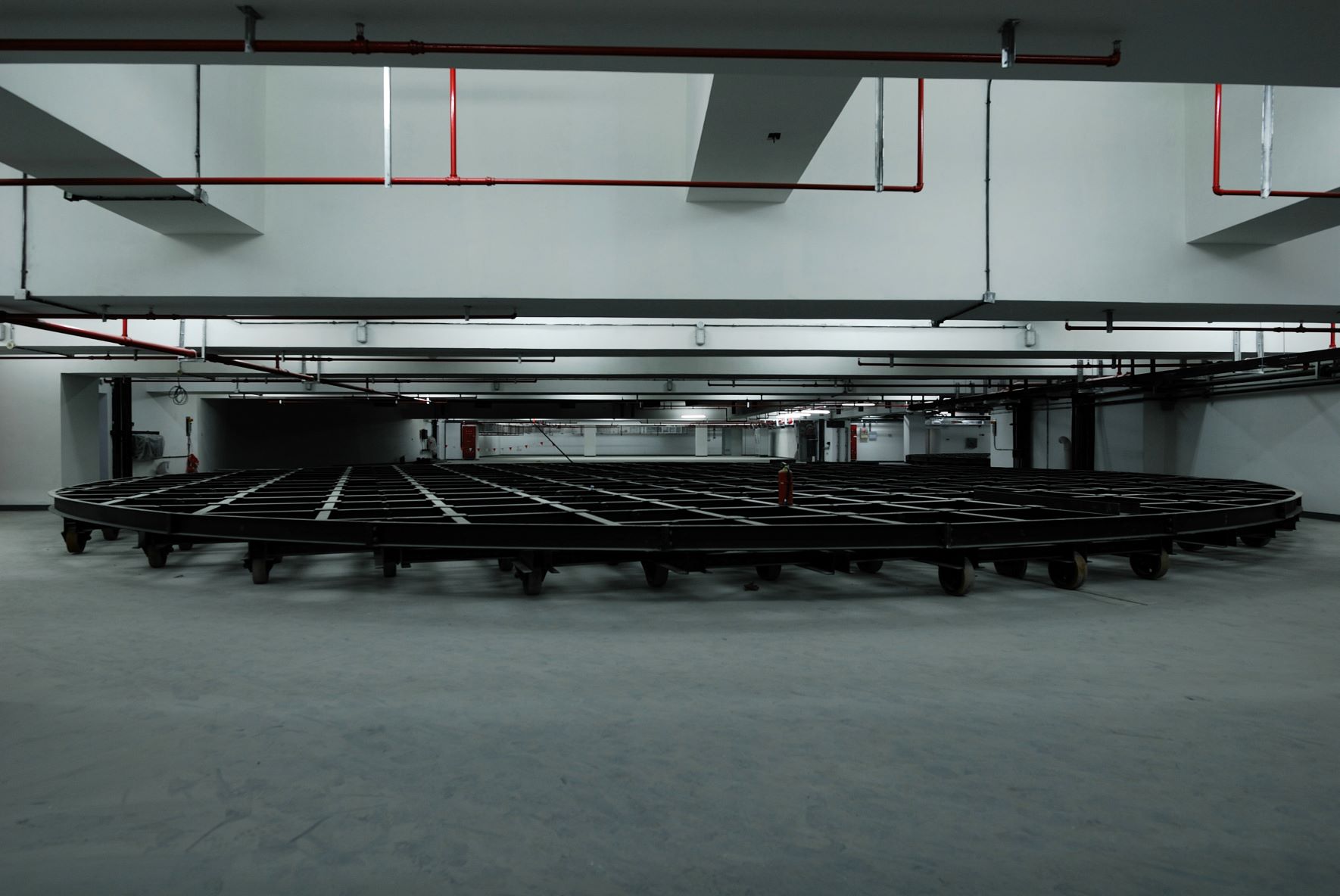Parkposition des Bühnenwagens in der Unterbühne | © SBS Bühnentechnik